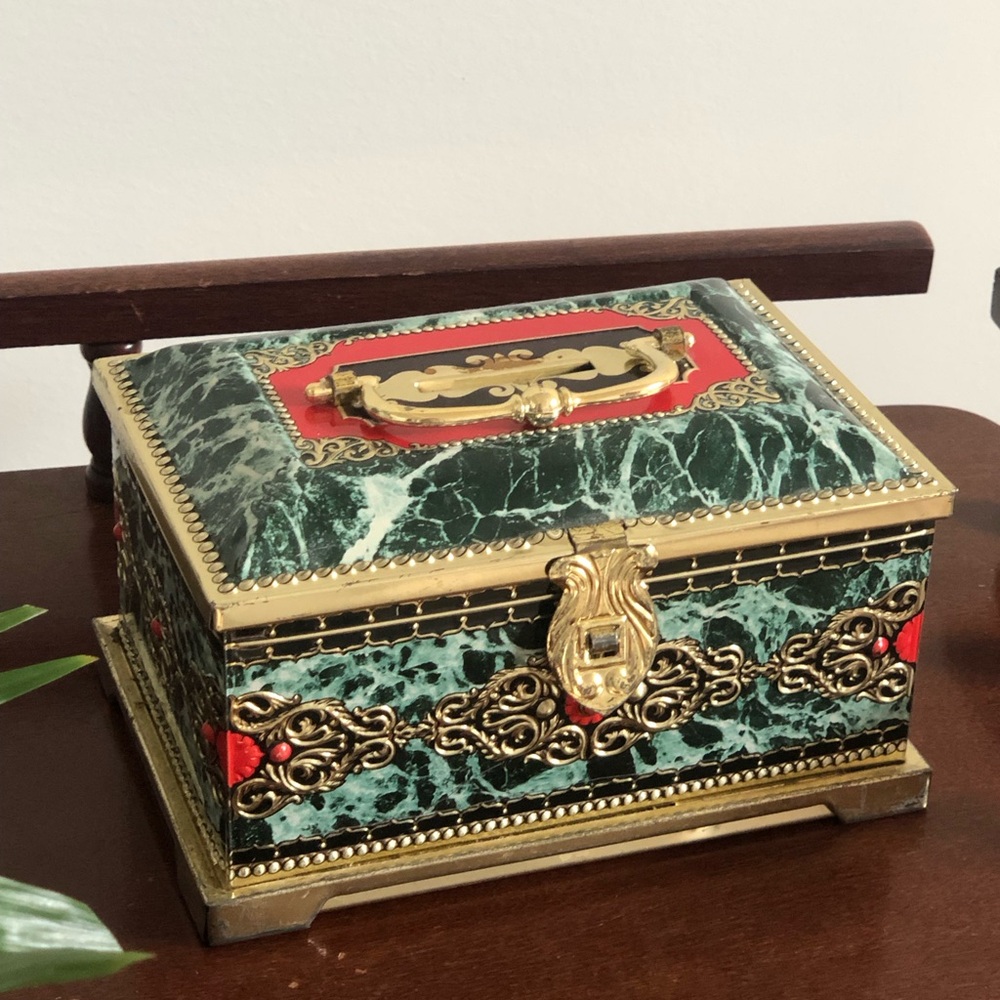 VTG Blue Bird Collectors Tin - Latch and Slot